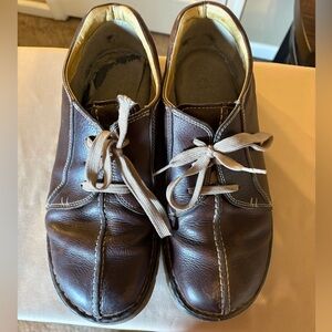 Vintage Dr. Martens Men's Dark Brown Leather Oxfords